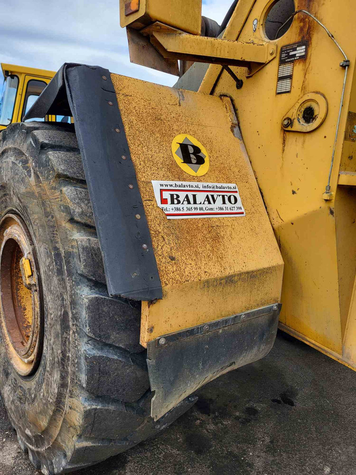 Volvo front fenders - رفرف المركبة - تركس: صورة 4 Volvo front fenders - رفرف المركبة - تركس: صورة 4