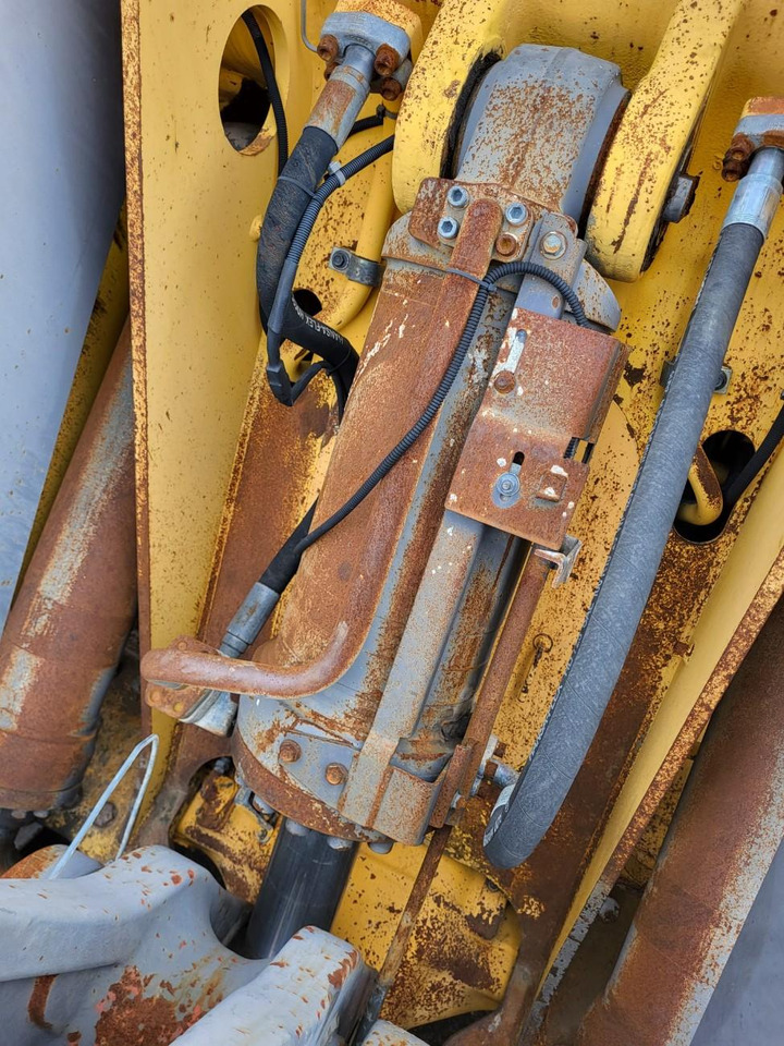 Volvo hydraulic cylinder - اسطوانة هيدروليكية - تركس: صورة 1 Volvo hydraulic cylinder - اسطوانة هيدروليكية - تركس: صورة 1