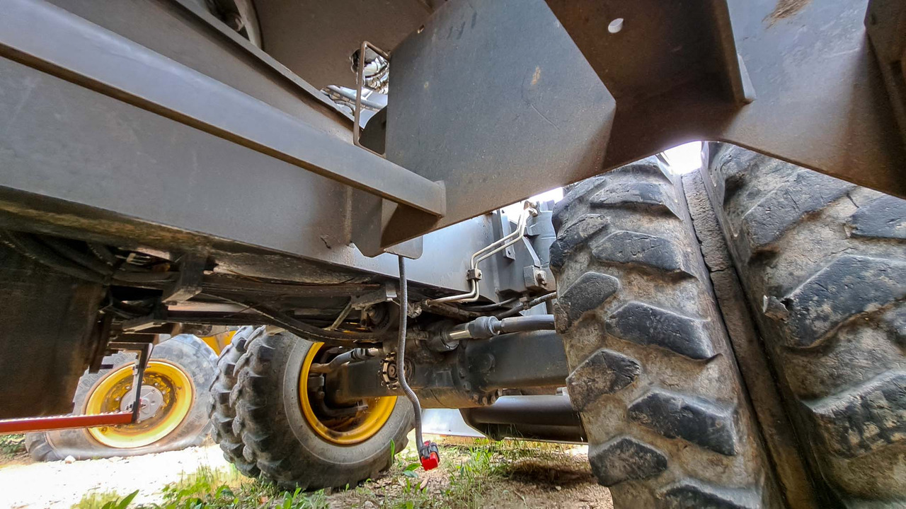 Volvo rear axle 14590304 Volvo EWR150E, EW160D, EW160E, EW180E, EW140E, EWR170E, EW200E MH, EW180D, EW160C, EW180C - المحور الخلفي - حفارة: صورة 1 Volvo rear axle 14590304 Volvo EWR150E, EW160D, EW160E, EW180E, EW140E, EWR170E, EW200E MH, EW180D, EW160C, EW180C - المحور الخلفي - حفارة: صورة 1