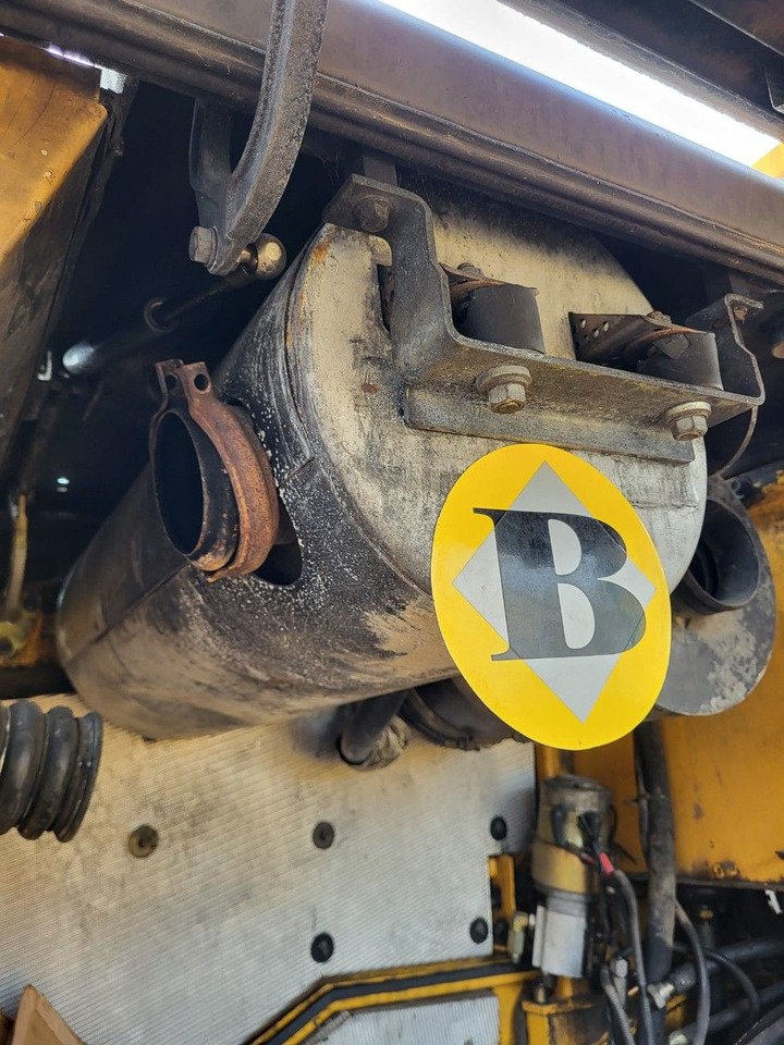 Volvo silencer - قطع غيار - تركس: صورة 1 Volvo silencer - قطع غيار - تركس: صورة 1