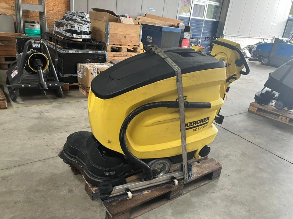 Kärcher BD 55/60W Putzmaschine Akku defekt, Teileträger - ماكينة فرك وتجفيف: صورة 4 Kärcher BD 55/60W Putzmaschine Akku defekt, Teileträger - ماكينة فرك وتجفيف: صورة 4