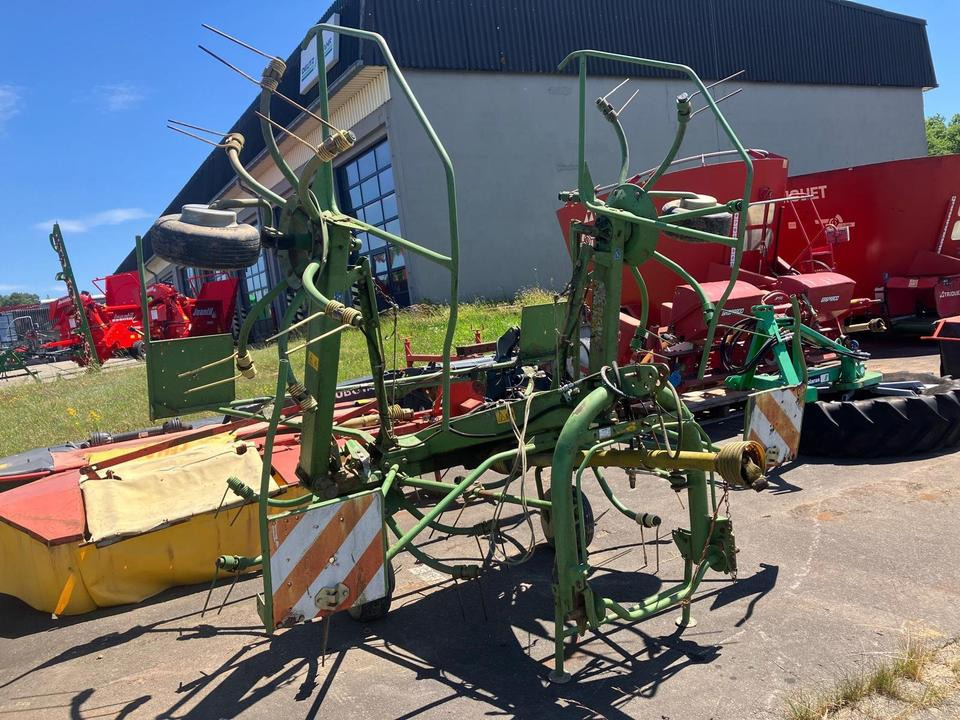 Krone KW 5.50 Wender, Heuer, Zetter hydr. Grenzstreueinrichtung - آلة تيبيس العشب/ آلة جمع العشب: صورة 2 Krone KW 5.50 Wender, Heuer, Zetter hydr. Grenzstreueinrichtung - آلة تيبيس العشب/ آلة جمع العشب: صورة 2