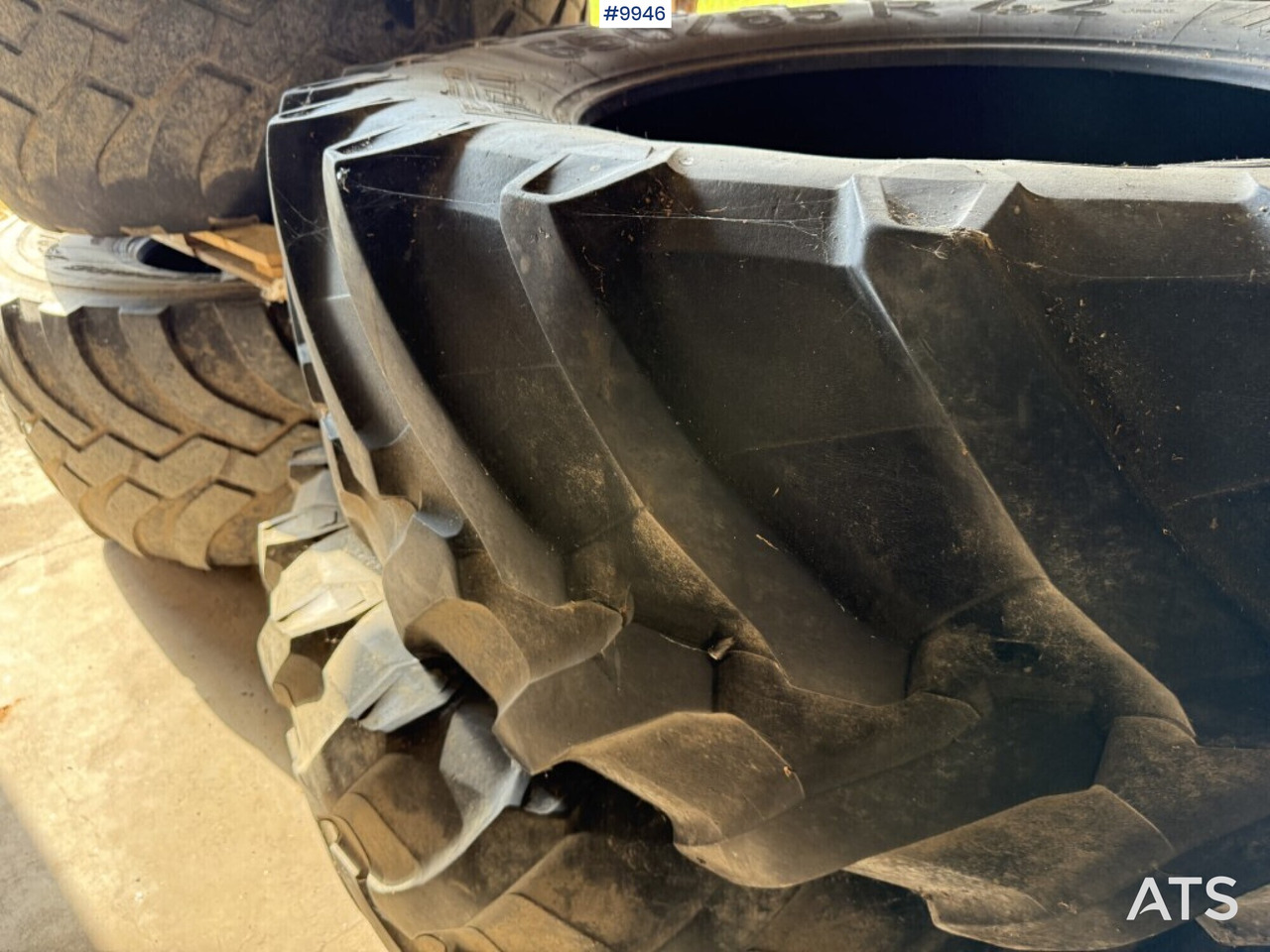 2 tires for tractor Pirelli 650/65R42 - آليات: صورة 3 2 tires for tractor Pirelli 650/65R42 - آليات: صورة 3