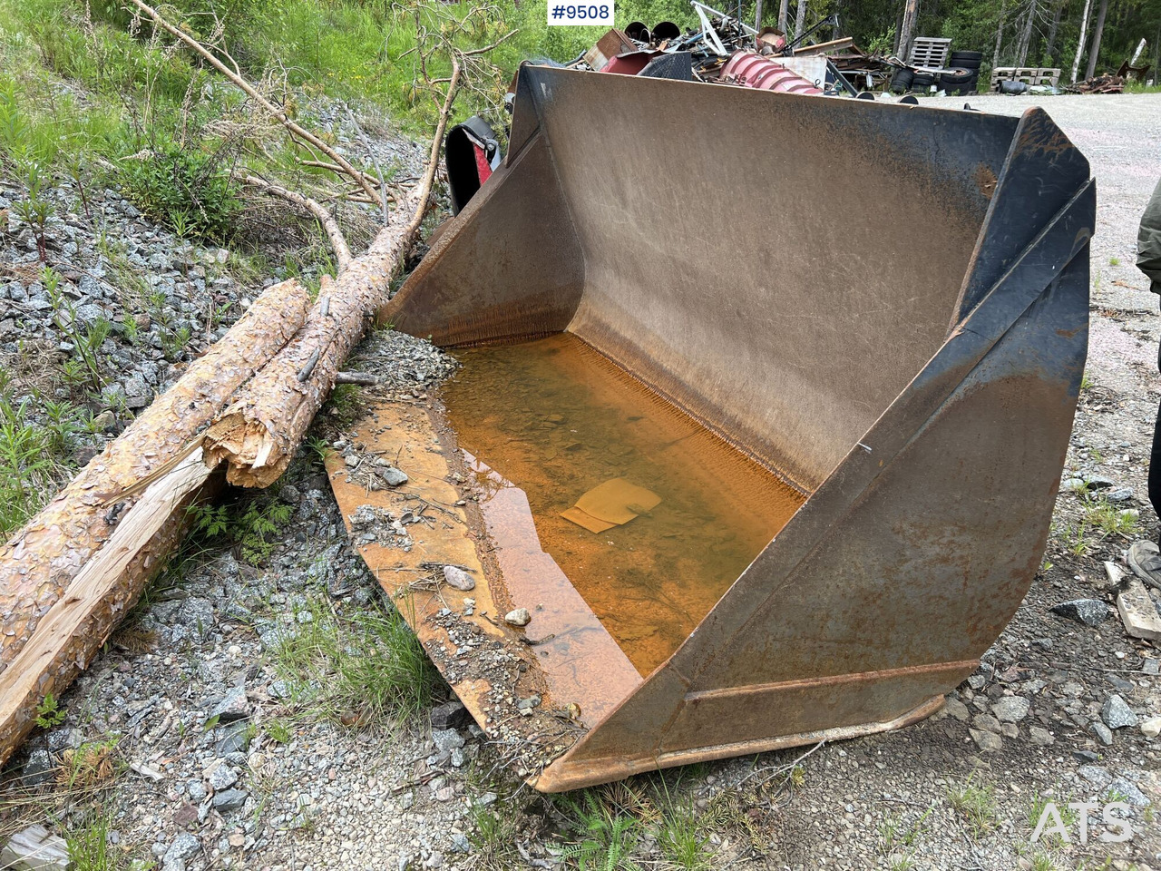 Bucket with Large BM - بكت شيول: صورة 1 Bucket with Large BM - بكت شيول: صورة 1