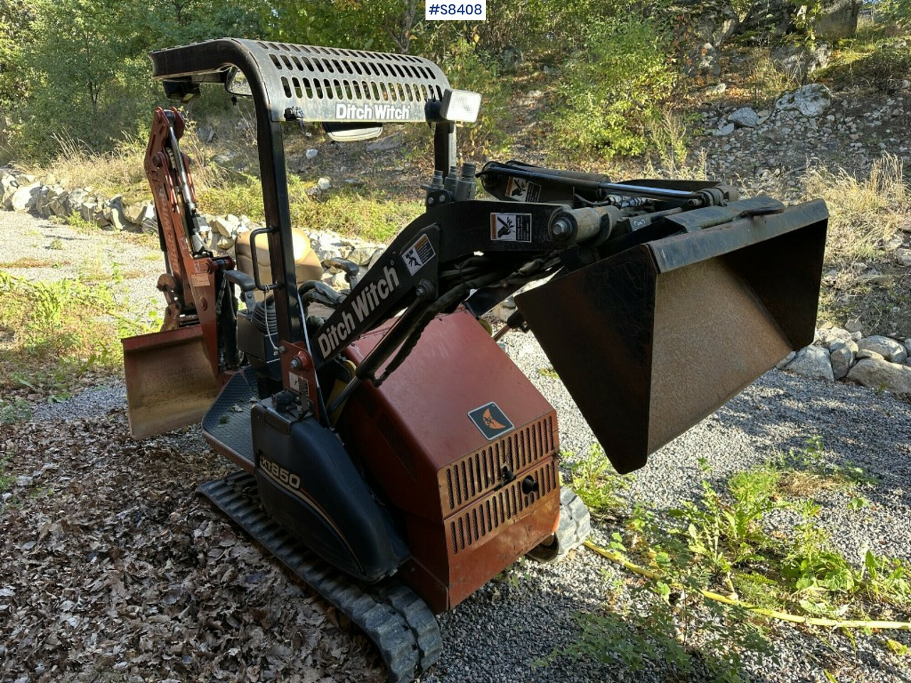 Ditch witch XT850 with Front loader and Backhoe attachment - اللودر المجنزر صغير: صورة 2 Ditch witch XT850 with Front loader and Backhoe attachment - اللودر المجنزر صغير: صورة 2