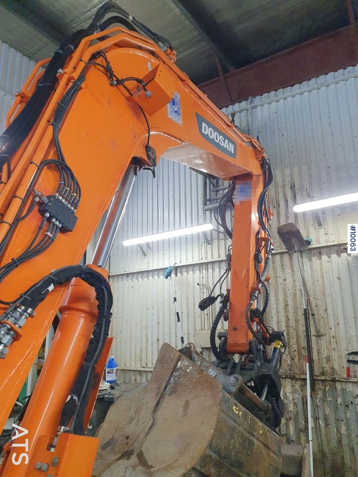 حفار زحاف Doosan DX85R-3 Crawler Excavator with tiltrotator and attachments: صورة 6