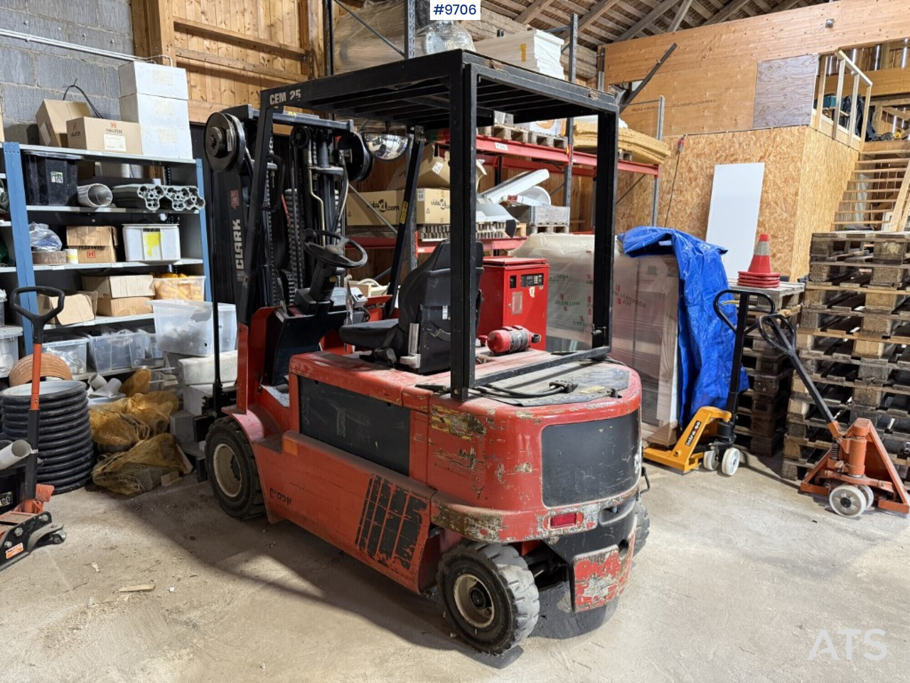 Forklift Clark CEM 25 - رافعة شوكية كهربائية: صورة 2 Forklift Clark CEM 25 - رافعة شوكية كهربائية: صورة 2