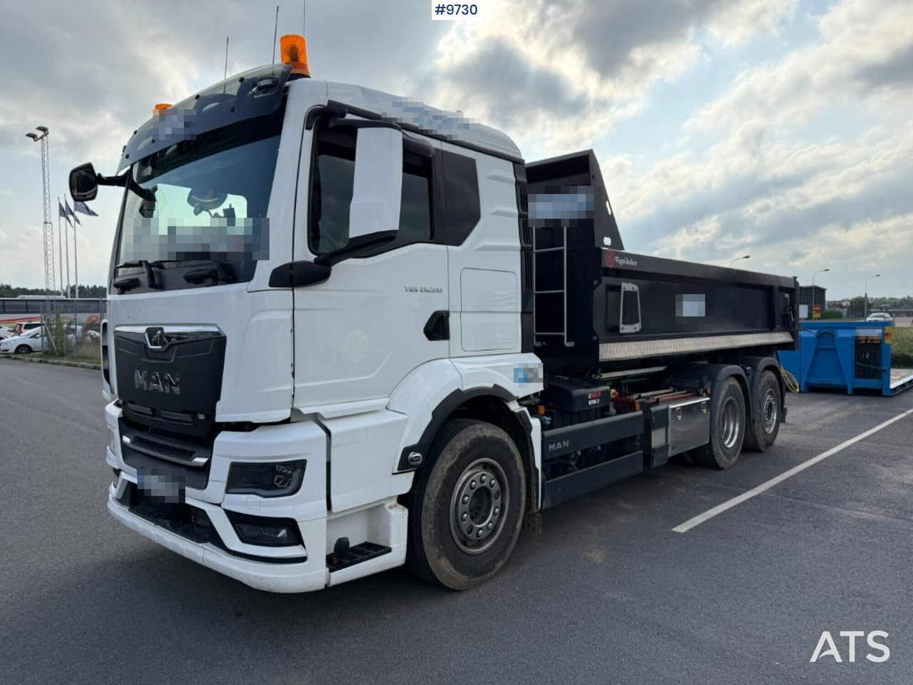 Hook lift MAN TGS 26.510 with crane flatbed and gravel flatbed - شاحنة ذات خطاف: صورة 1 Hook lift MAN TGS 26.510 with crane flatbed and gravel flatbed - شاحنة ذات خطاف: صورة 1