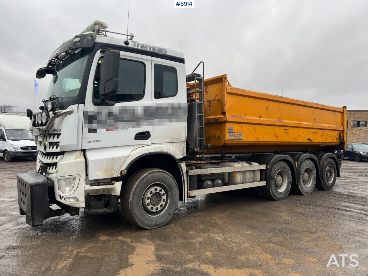 Hooklift Truck Mercedes-Benz Arocs with plow attachments - شاحنة ذات خطاف: صورة 1 Hooklift Truck Mercedes-Benz Arocs with plow attachments - شاحنة ذات خطاف: صورة 1