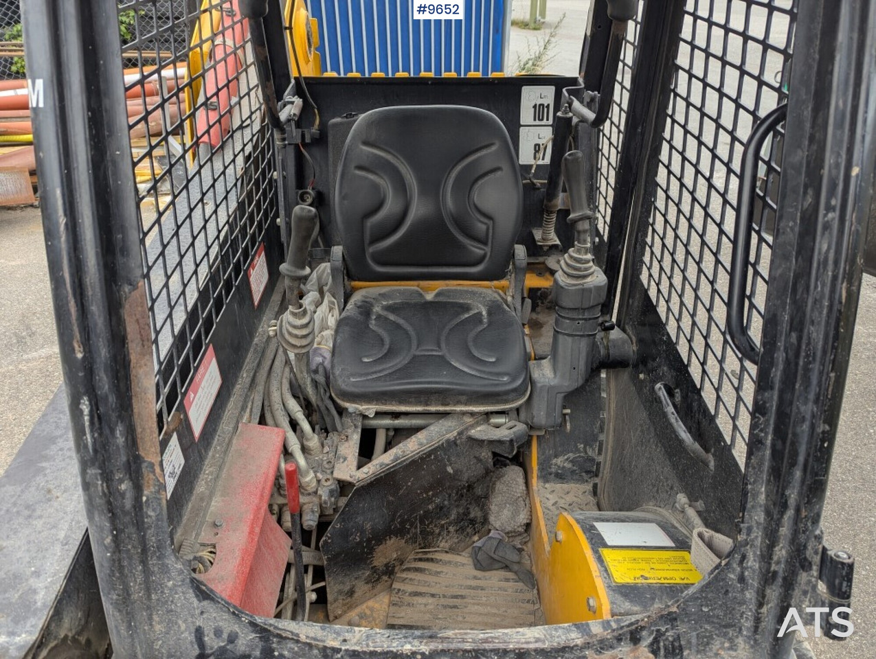 JCB Robot 160 tool carrier with grading bucket - لودر مفصلي صغير: صورة 5 JCB Robot 160 tool carrier with grading bucket - لودر مفصلي صغير: صورة 5