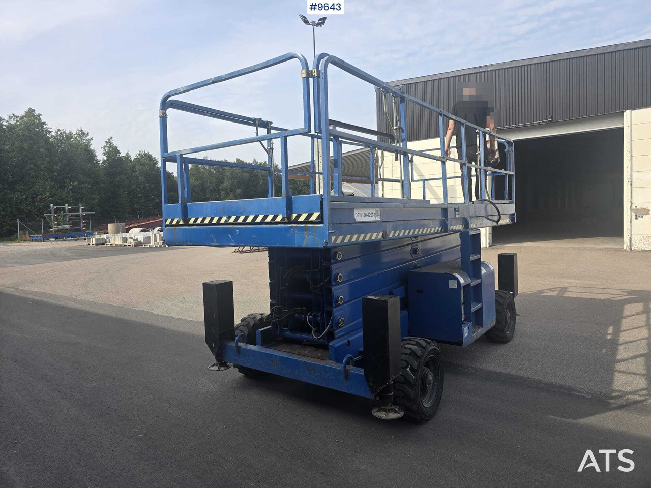 Large scissor lift Haulotte (VIDEO) - رافعة هيدروليكية مقصية: صورة 2 Large scissor lift Haulotte (VIDEO) - رافعة هيدروليكية مقصية: صورة 2