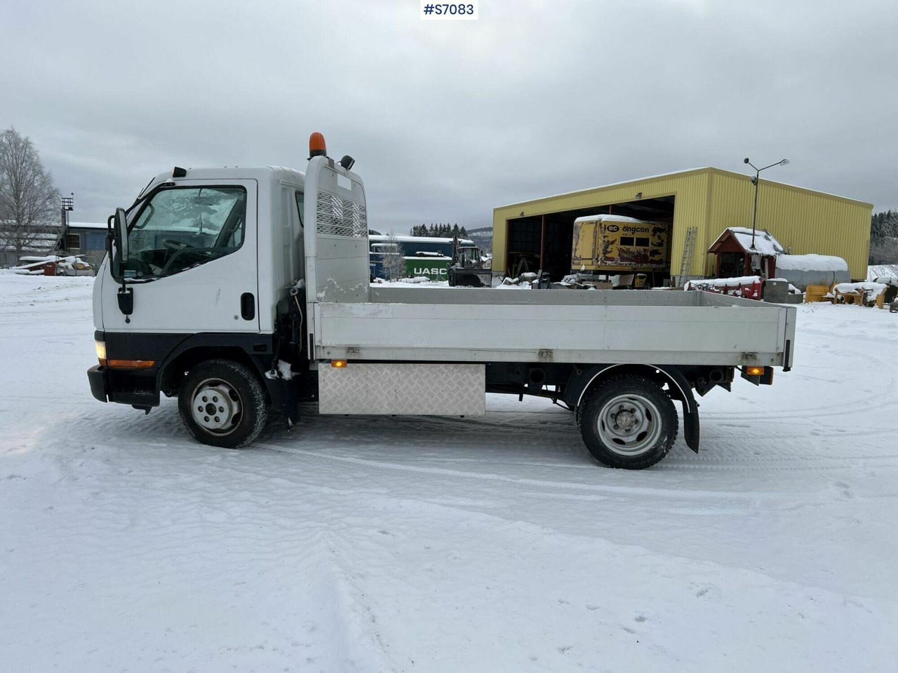 Mitsubishi Canter FB634 Intercooler, tiltable cabin - شاحنات مسطحة: صورة 3 Mitsubishi Canter FB634 Intercooler, tiltable cabin - شاحنات مسطحة: صورة 3