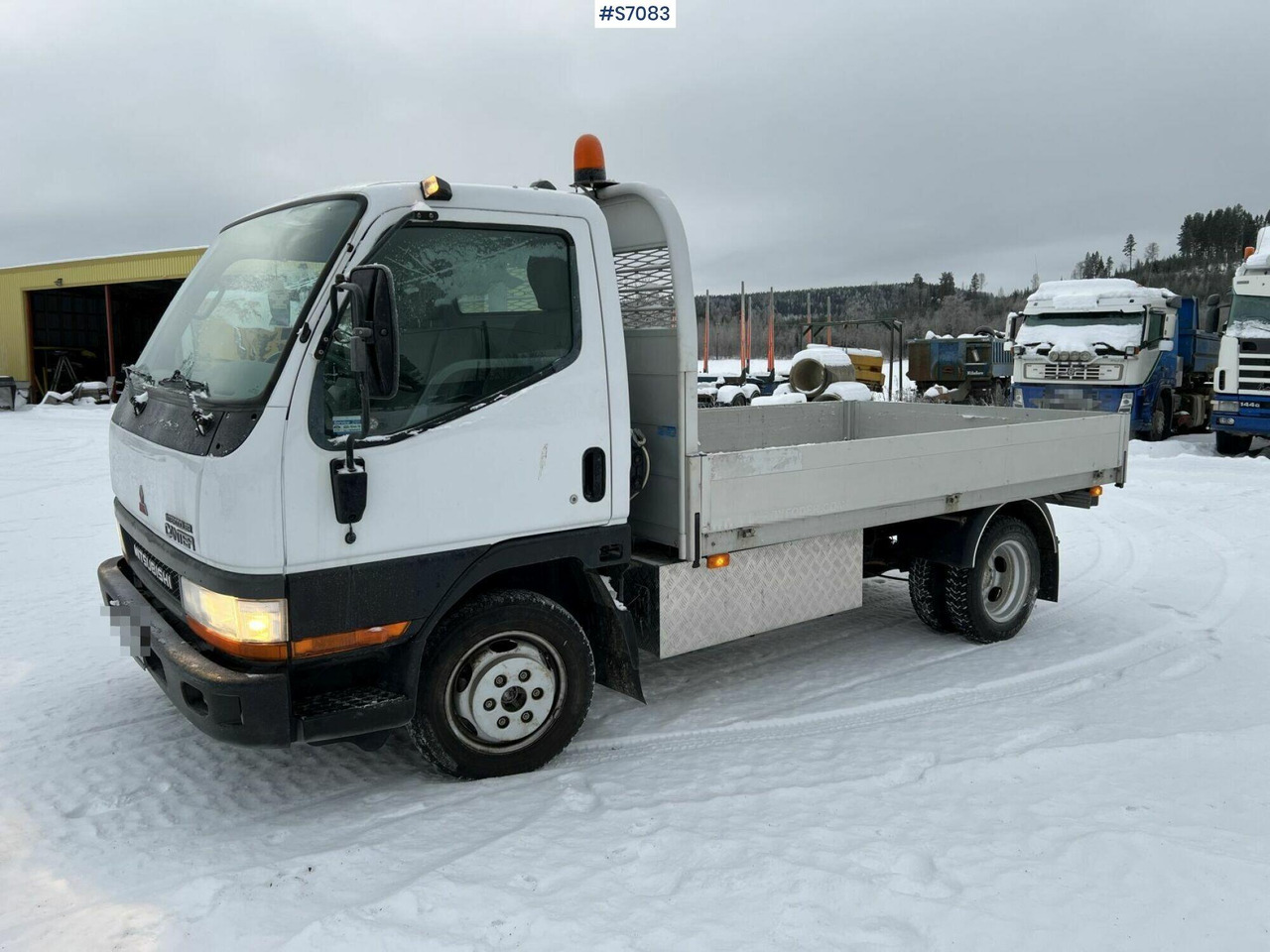 Mitsubishi Canter FB634 Intercooler, tiltable cabin - شاحنات مسطحة: صورة 1 Mitsubishi Canter FB634 Intercooler, tiltable cabin - شاحنات مسطحة: صورة 1