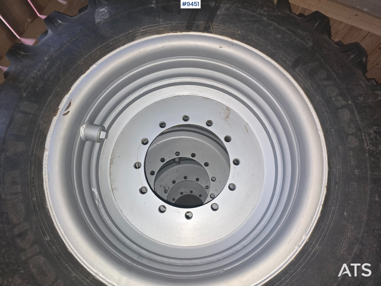 NOKIAN TIRE AND RIM FOR HUDDIG - معدات البناء: صورة 4 NOKIAN TIRE AND RIM FOR HUDDIG - معدات البناء: صورة 4