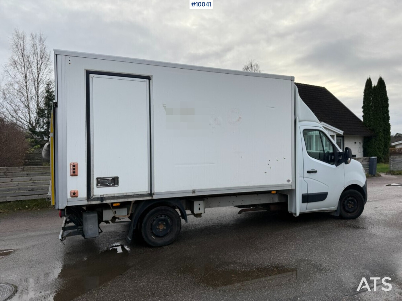 Nissan NV 400 with tail lift - شاحنة مغلقة الصندوق: صورة 2 Nissan NV 400 with tail lift - شاحنة مغلقة الصندوق: صورة 2