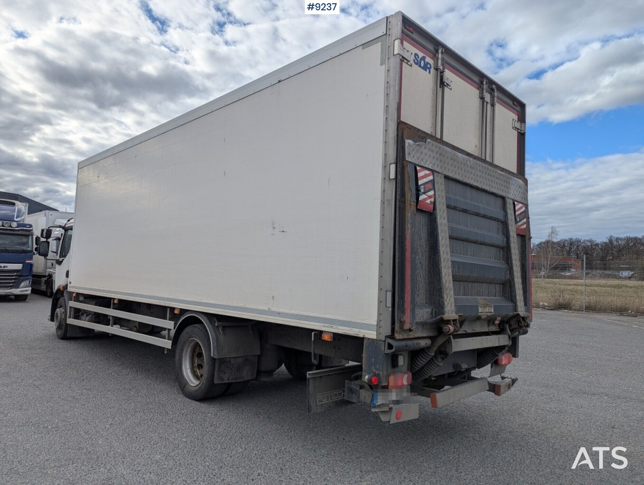 Refrigerated Box truck Volvo FL 260 4X2 with tail lift (SEE VIDEO) - شاحنة الفريزر: صورة 3 Refrigerated Box truck Volvo FL 260 4X2 with tail lift (SEE VIDEO) - شاحنة الفريزر: صورة 3