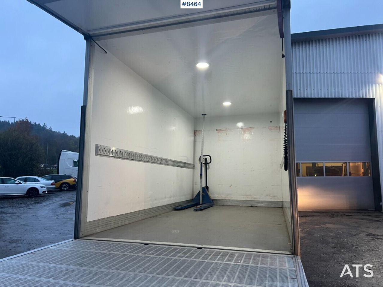 Renault master with tail lift - شاحنة مغلقة الصندوق: صورة 4 Renault master with tail lift - شاحنة مغلقة الصندوق: صورة 4
