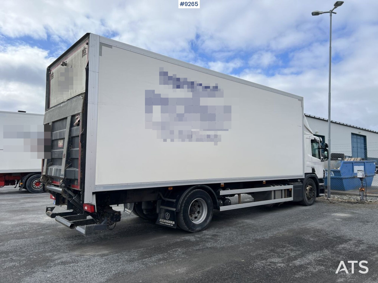 Scania P250 Box truck with tailgate lift - شاحنة مقفلة: صورة 4 Scania P250 Box truck with tailgate lift - شاحنة مقفلة: صورة 4