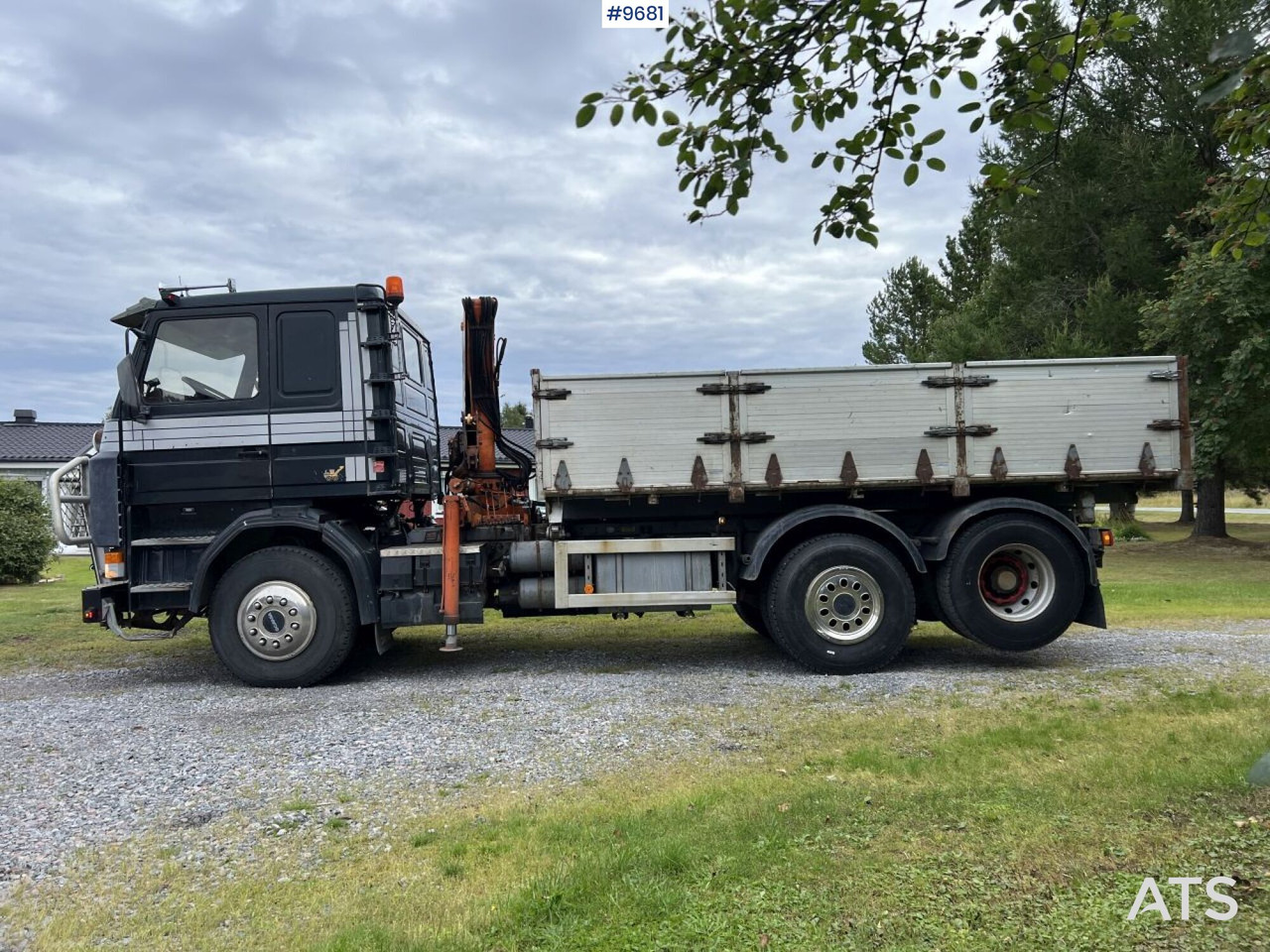 Scania R93 HL 6X2 with Hiab crane and plow mount - شاحنات مسطحة, شاحنة كرين: صورة 3 Scania R93 HL 6X2 with Hiab crane and plow mount - شاحنات مسطحة, شاحنة كرين: صورة 3