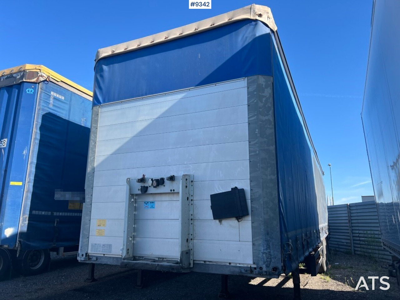 Trailer SCHMITZ CARGOBULL - نصف مقطورة ستارة: صورة 1 Trailer SCHMITZ CARGOBULL - نصف مقطورة ستارة: صورة 1
