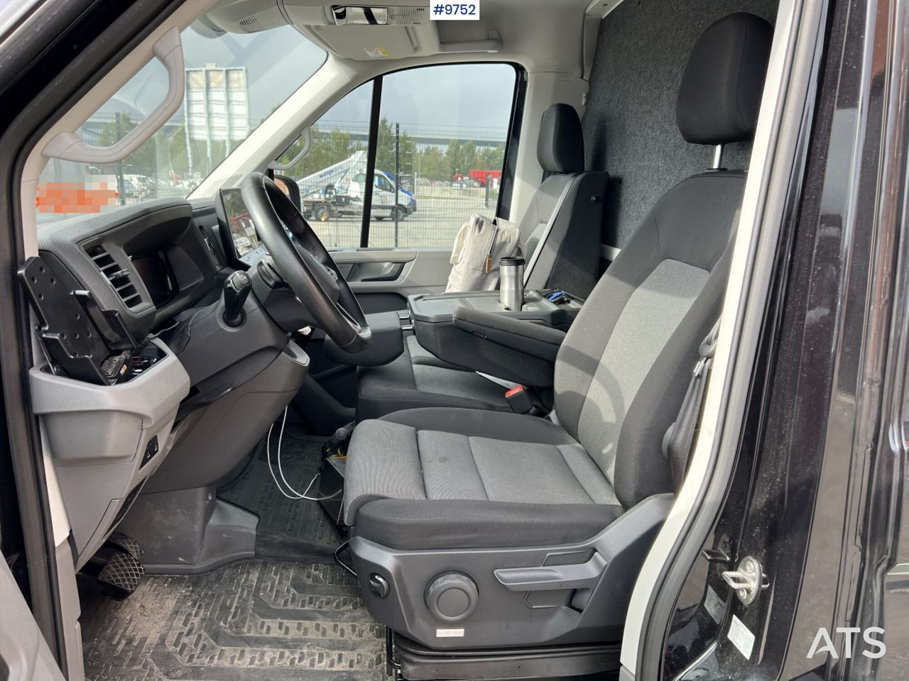 Volkswagen Crafter with tail lift - شاحنة مغلقة الصندوق: صورة 3 Volkswagen Crafter with tail lift - شاحنة مغلقة الصندوق: صورة 3