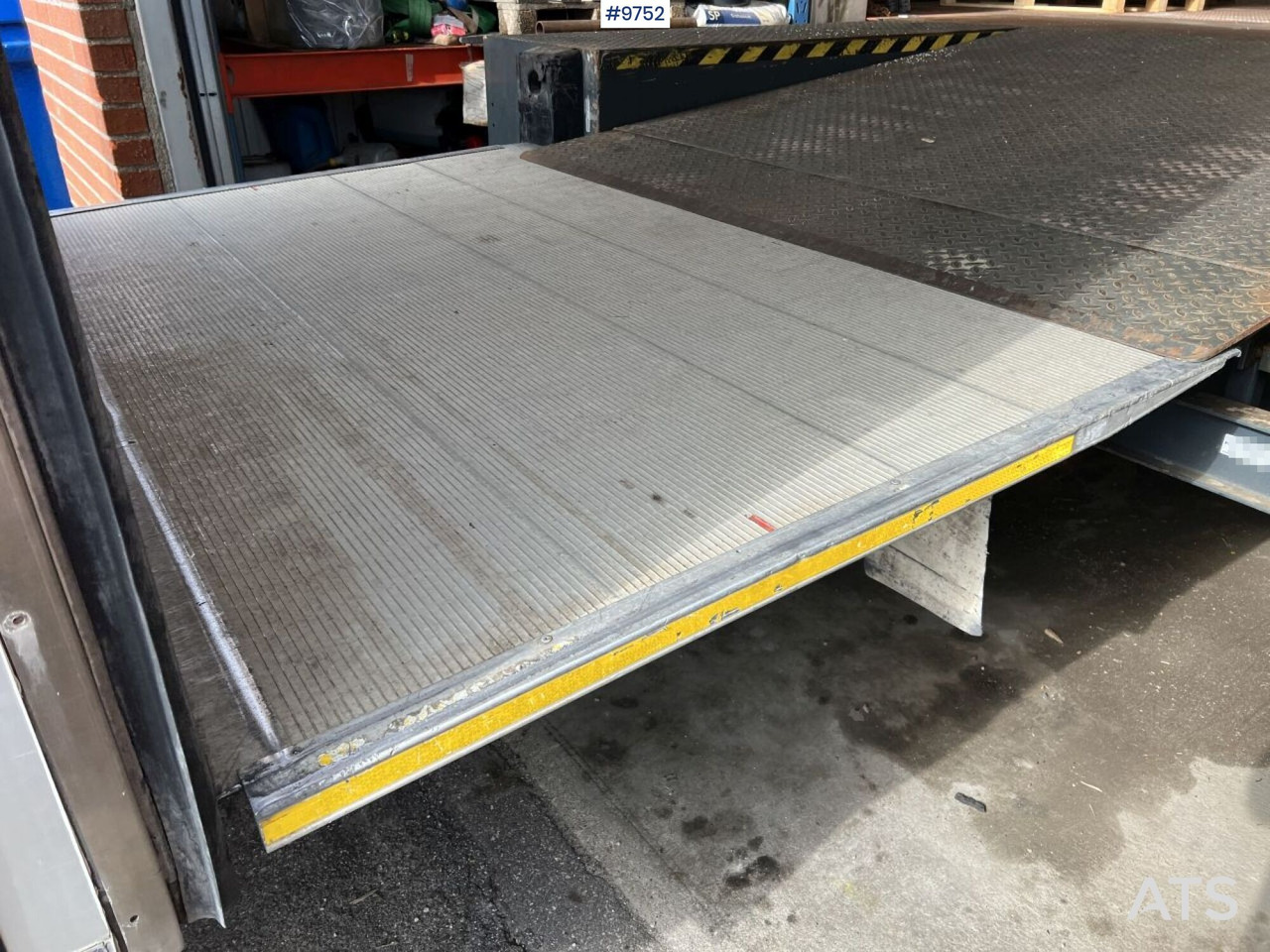 Volkswagen Crafter with tail lift - شاحنة مغلقة الصندوق: صورة 5 Volkswagen Crafter with tail lift - شاحنة مغلقة الصندوق: صورة 5