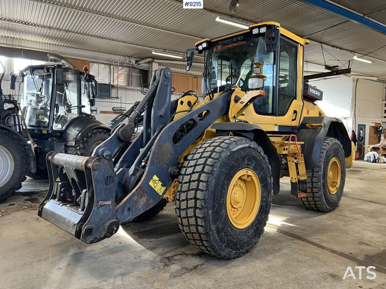 Volvo L 90 H Wheel loader (VIDEO) - اللودر بعجل: صورة 3 Volvo L 90 H Wheel loader (VIDEO) - اللودر بعجل: صورة 3