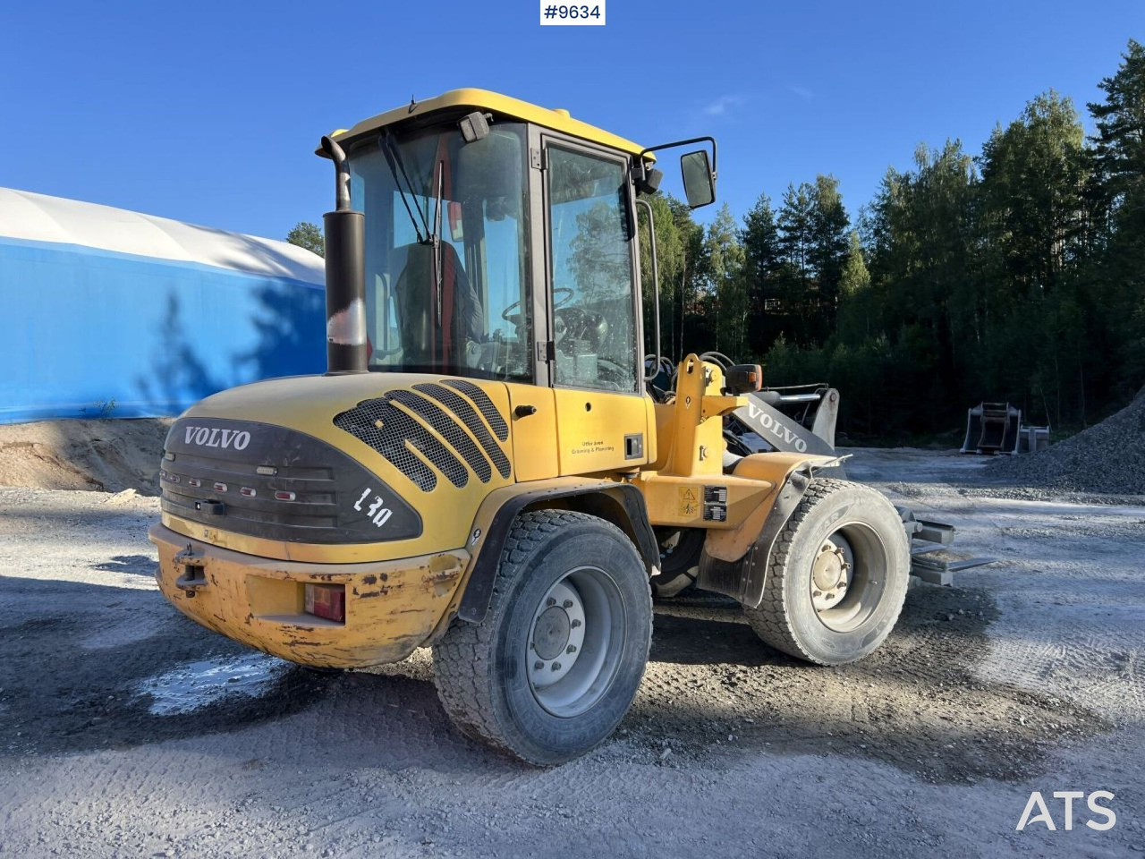 Volvo L30Z Wheel loader with multiple attachments - اللودر بعجل: صورة 3 Volvo L30Z Wheel loader with multiple attachments - اللودر بعجل: صورة 3