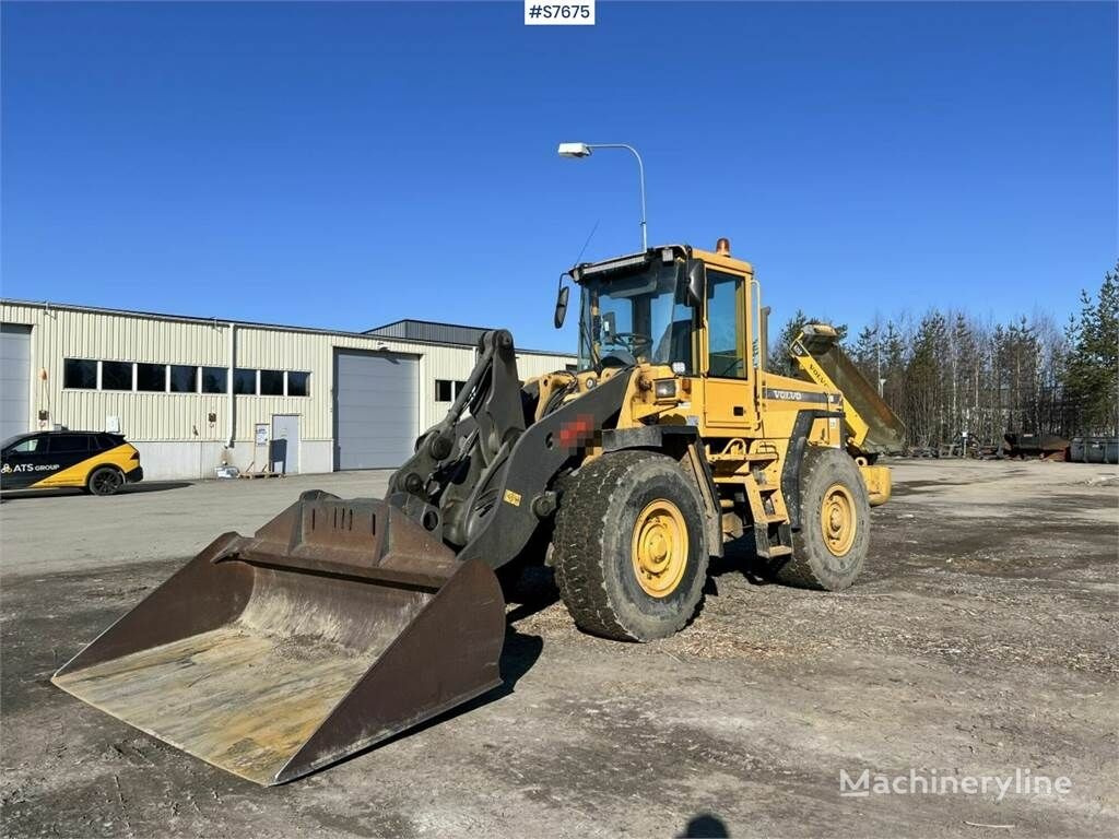 اللودر بعجل Volvo L90 D Wheel loader with scale: صورة 1