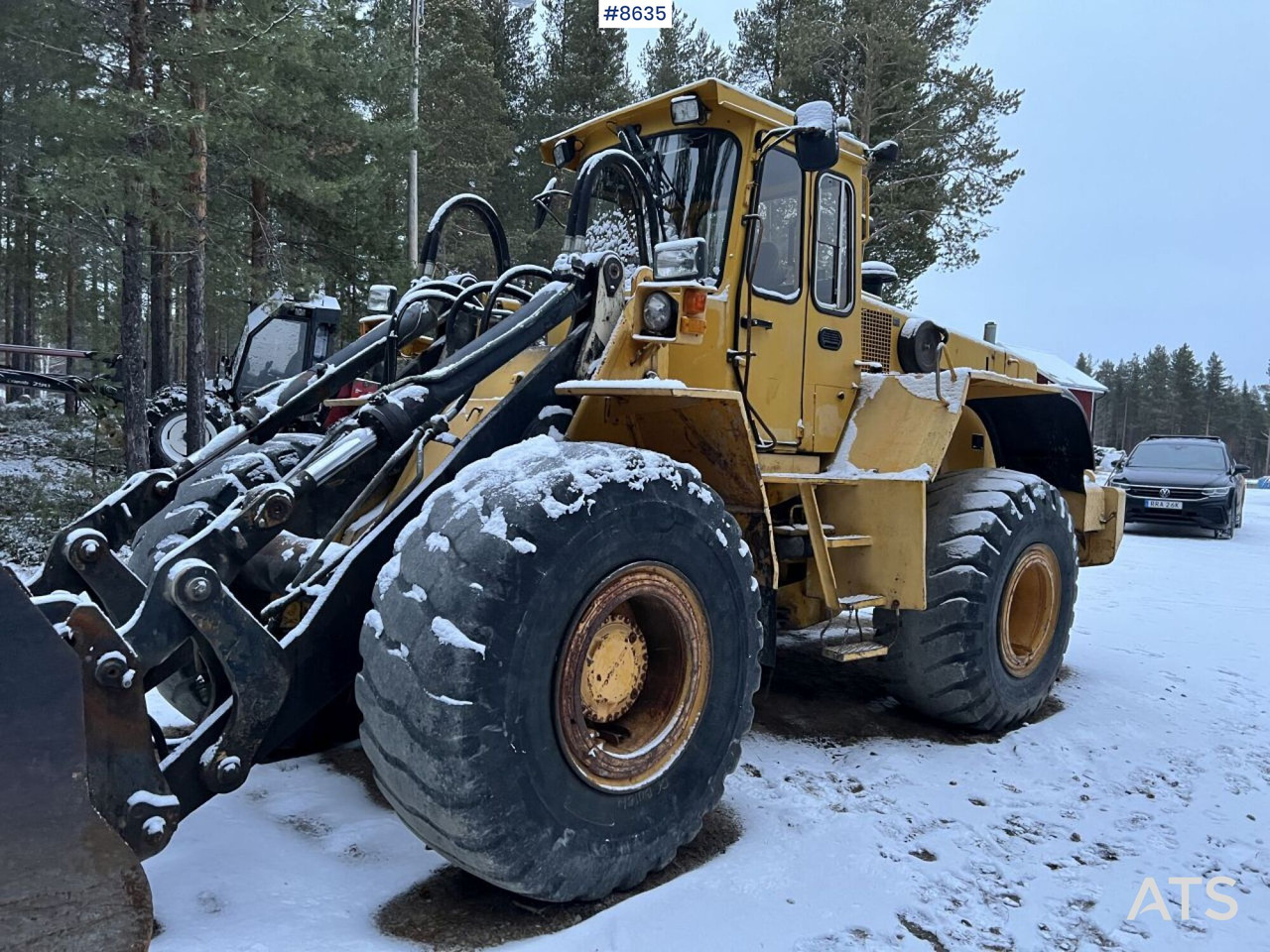 Wheel Loader Volvo BM L120 with bucket - اللودر بعجل: صورة 1 Wheel Loader Volvo BM L120 with bucket - اللودر بعجل: صورة 1