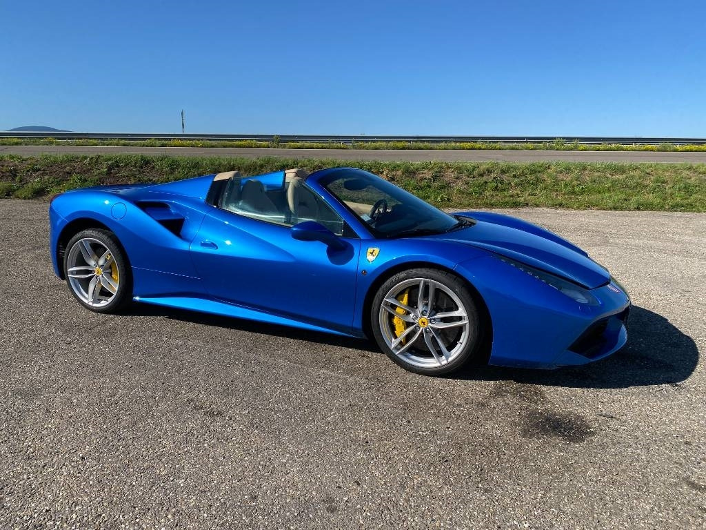 Ferrari 488 SPIDER -Carte Grise Française endommagé - كابريوليه: صورة 5 Ferrari 488 SPIDER -Carte Grise Française endommagé - كابريوليه: صورة 5