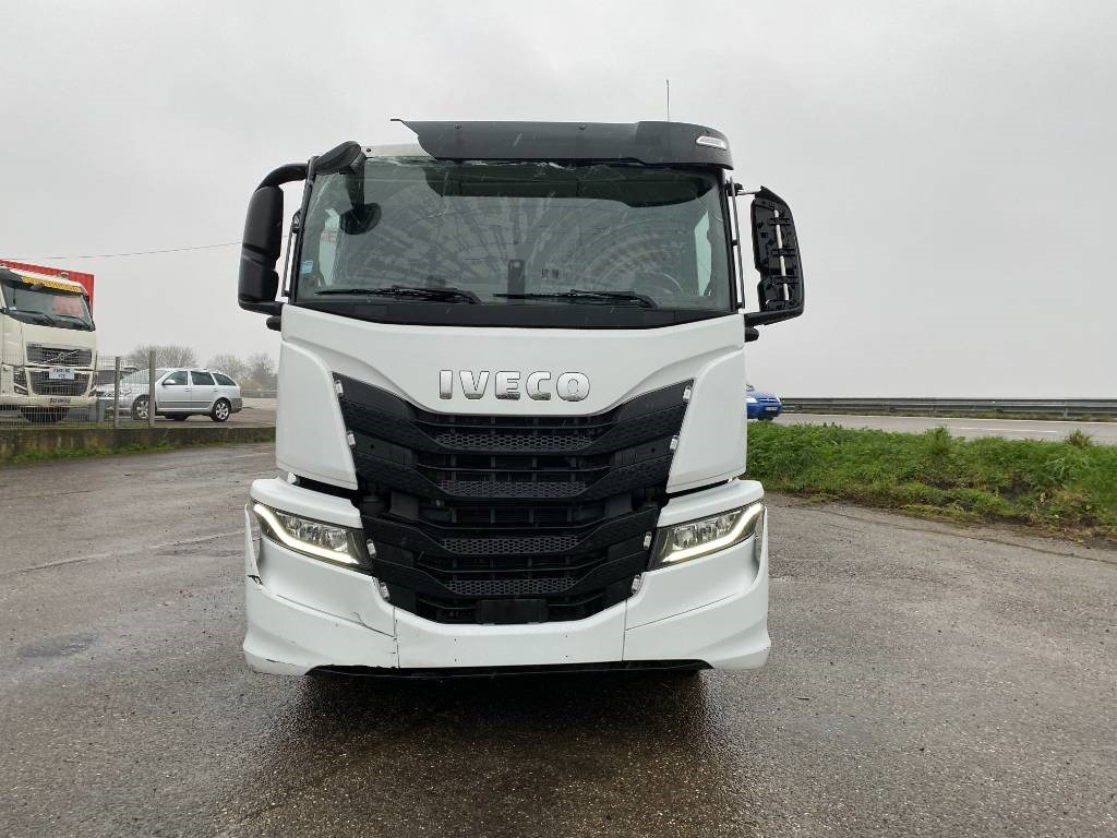 Iveco S WAY480 /FIAULT PF60 +GRUE HMF endommagée - شاحنة سحب: صورة 3 Iveco S WAY480 /FIAULT PF60 +GRUE HMF endommagée - شاحنة سحب: صورة 3