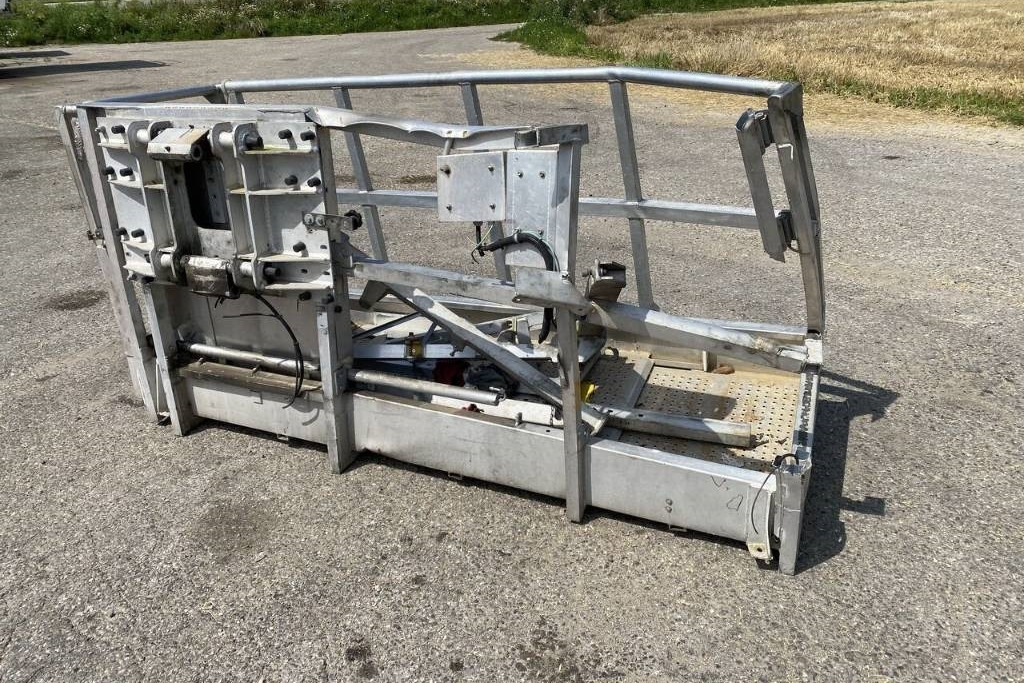 منصة تلسكوبية محمولة على شاحنة Multitel MJ 600: صورة 8