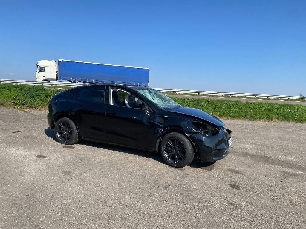 Tesla Model Y RWD/Origine Française endommagée - سيارة: صورة 4 Tesla Model Y RWD/Origine Française endommagée - سيارة: صورة 4