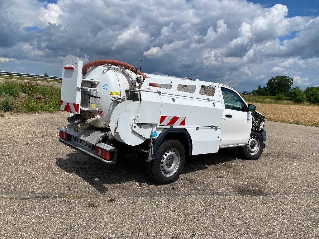 Toyota HILUX 2.4 D4D /MINIMAX COMBINE LONGWAY endommagé - شاحنة الشفط: صورة 4 Toyota HILUX 2.4 D4D /MINIMAX COMBINE LONGWAY endommagé - شاحنة الشفط: صورة 4