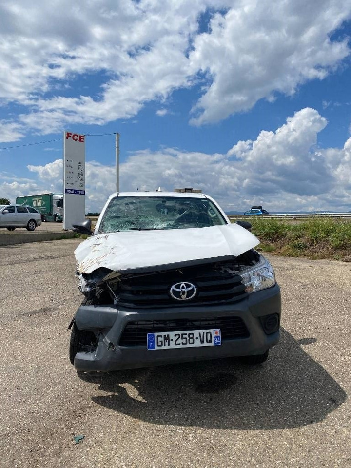 Toyota HILUX 2.4 D4D /MINIMAX COMBINE LONGWAY endommagé - شاحنة الشفط: صورة 2 Toyota HILUX 2.4 D4D /MINIMAX COMBINE LONGWAY endommagé - شاحنة الشفط: صورة 2