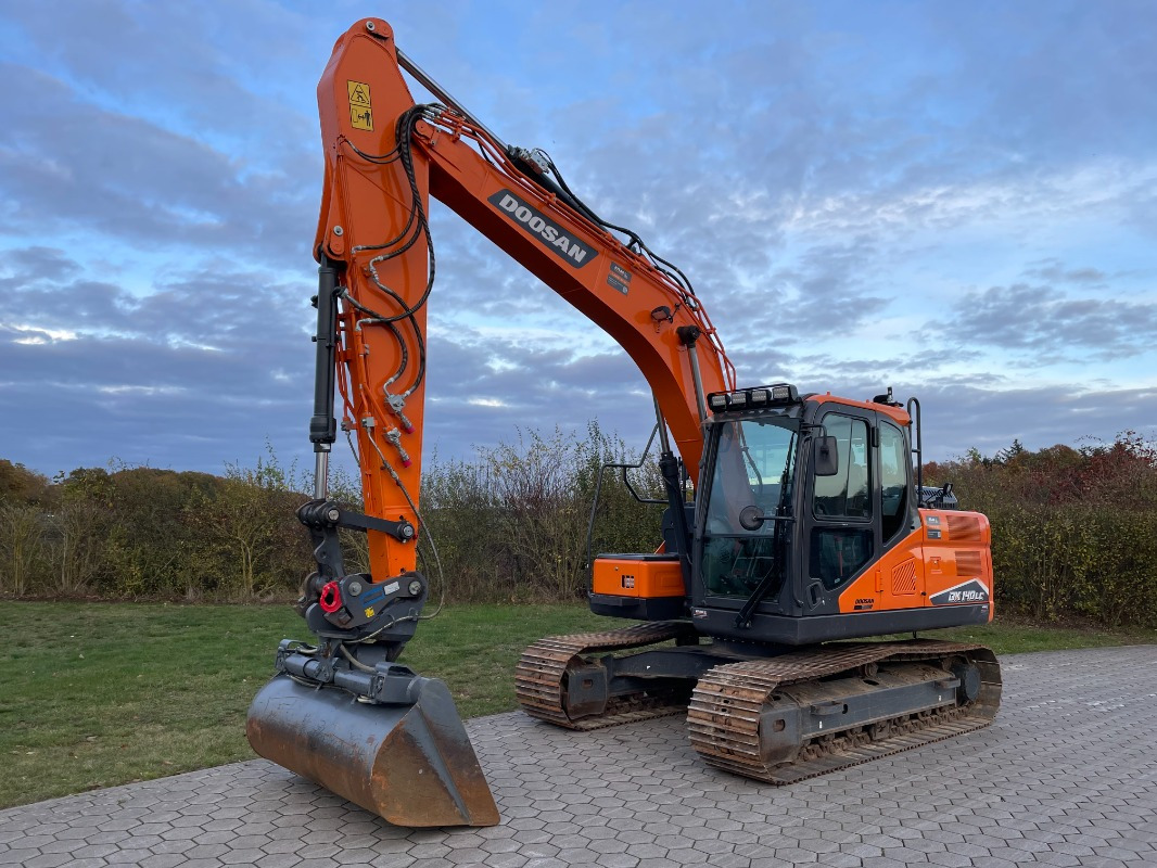 Doosan DX140LC-7 - حفار زحاف: صورة 1 Doosan DX140LC-7 - حفار زحاف: صورة 1
