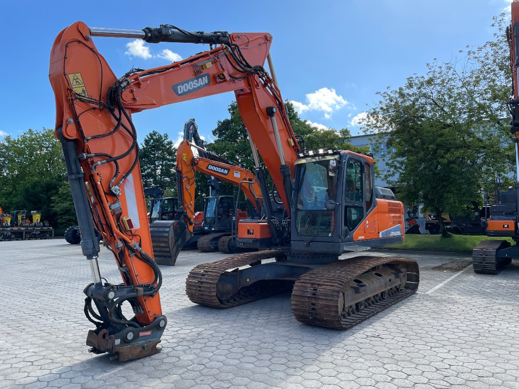 Doosan DX235LC-5 - حفار زحاف: صورة 1 Doosan DX235LC-5 - حفار زحاف: صورة 1