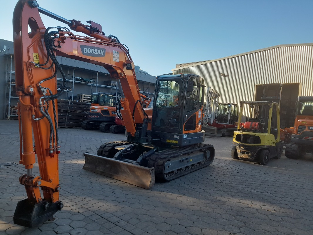 Doosan DX85R-3 - حفارة: صورة 1 Doosan DX85R-3 - حفارة: صورة 1