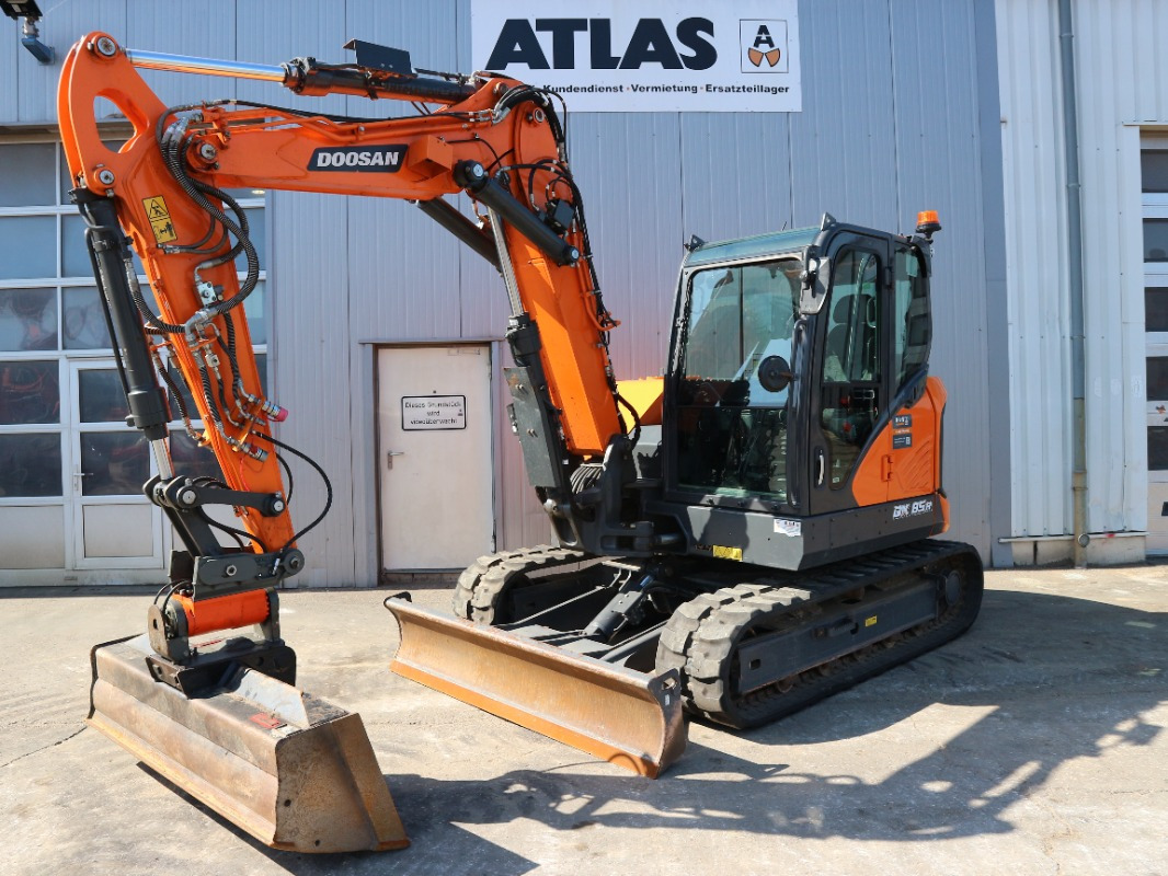 Doosan DX85R-7 - حفارة مُصَّغرة: صورة 1 Doosan DX85R-7 - حفارة مُصَّغرة: صورة 1