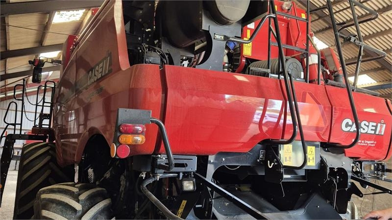 Case IH Axial Flow 6140 25 fod 3050 skærebord - حصادة موحَّدة: صورة 5 Case IH Axial Flow 6140 25 fod 3050 skærebord - حصادة موحَّدة: صورة 5