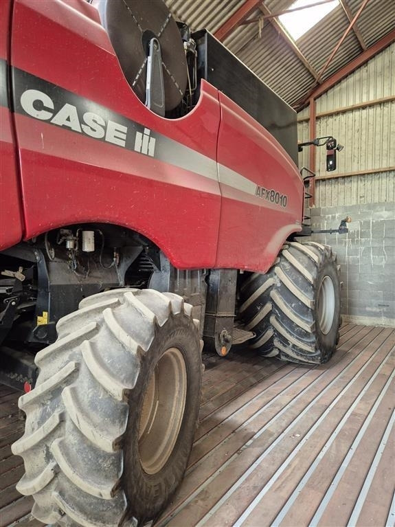 Case IH Axial-Flow 8010 MacDon skærebord - حصادة موحَّدة: صورة 2 Case IH Axial-Flow 8010 MacDon skærebord - حصادة موحَّدة: صورة 2