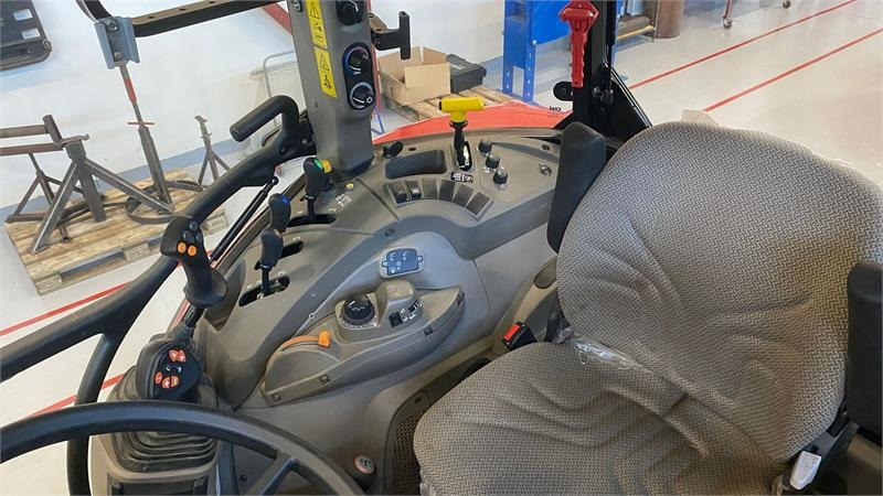 Case IH Farmall 100C - جرار: صورة 5 Case IH Farmall 100C - جرار: صورة 5