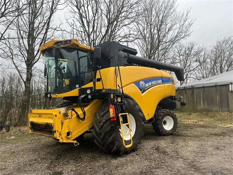 New Holland CX 6090 - حصادة موحَّدة: صورة 2 New Holland CX 6090 - حصادة موحَّدة: صورة 2
