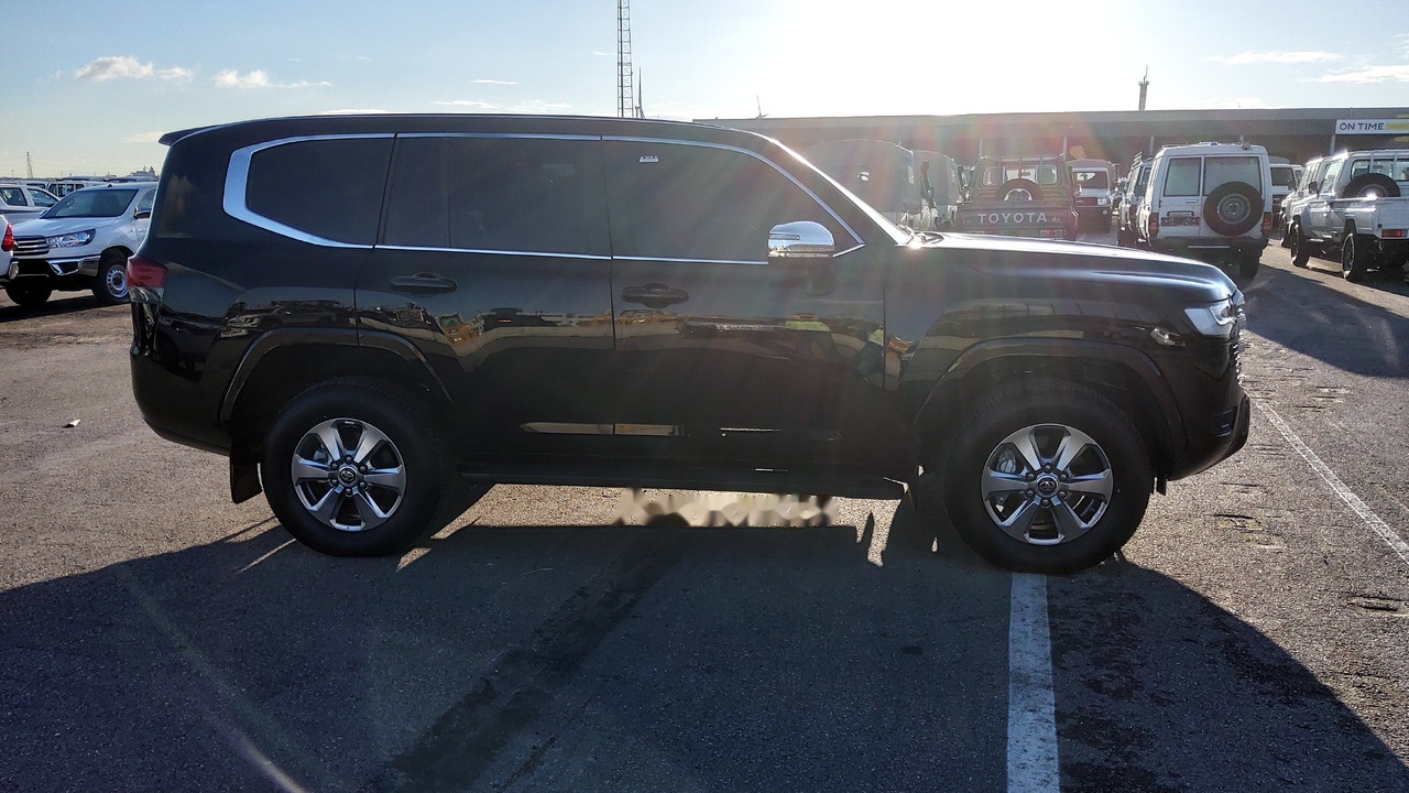 Toyota Land Cruiser 300 V6 VX 7 SEATERS / PLACES 3.5L Petrol Automatic VXVHO - سيارة: صورة 3 Toyota Land Cruiser 300 V6 VX 7 SEATERS / PLACES 3.5L Petrol Automatic VXVHO - سيارة: صورة 3