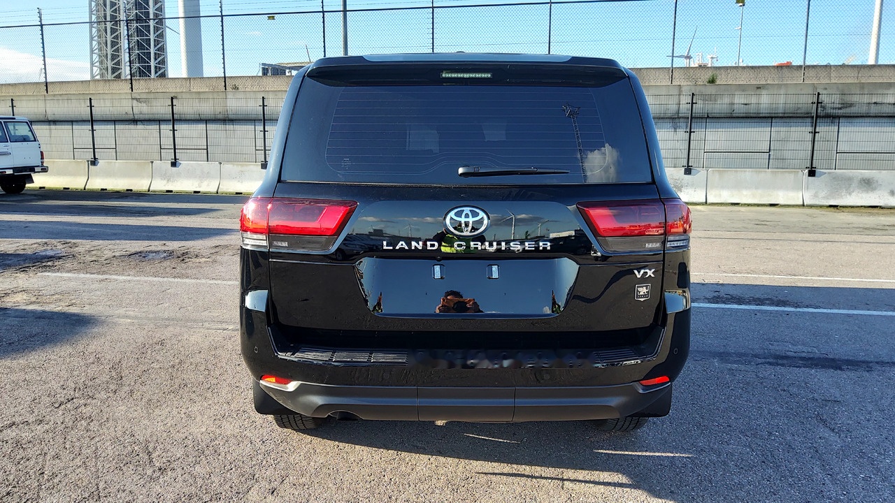 Toyota Land Cruiser 300 V6 VX 7 SEATERS / PLACES 3.5L Petrol Automatic VXVHO - سيارة: صورة 5 Toyota Land Cruiser 300 V6 VX 7 SEATERS / PLACES 3.5L Petrol Automatic VXVHO - سيارة: صورة 5