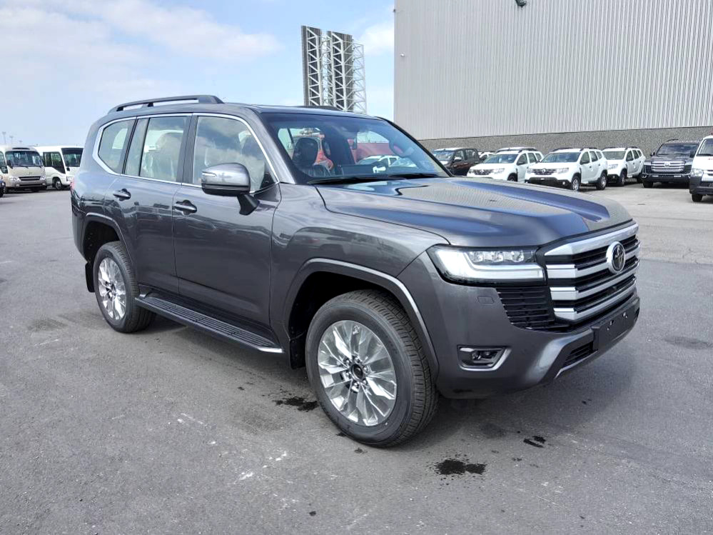 Toyota Land Cruiser 300 V6 VXR ZX 7 SEATERS / PLACES 3.5L Petrol Automatic AEOB - سيارة: صورة 3 Toyota Land Cruiser 300 V6 VXR ZX 7 SEATERS / PLACES 3.5L Petrol Automatic AEOB - سيارة: صورة 3