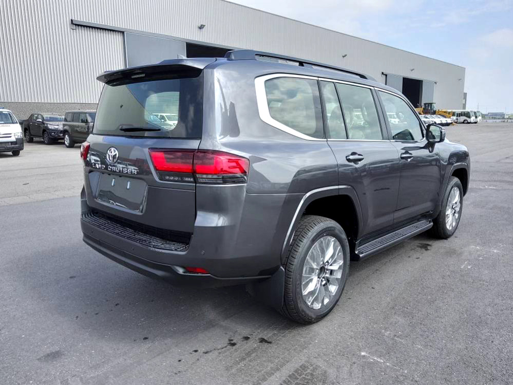 Toyota Land Cruiser 300 V6 VXR ZX 7 SEATERS / PLACES 3.5L Petrol Automatic AEOB - سيارة: صورة 5 Toyota Land Cruiser 300 V6 VXR ZX 7 SEATERS / PLACES 3.5L Petrol Automatic AEOB - سيارة: صورة 5