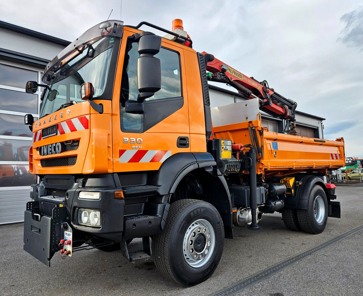 Iveco Trakker 190T33 4x4 Euro5 Kran Palfinger Funk - شاحنة قلاب, شاحنة كرين: صورة 4 Iveco Trakker 190T33 4x4 Euro5 Kran Palfinger Funk - شاحنة قلاب, شاحنة كرين: صورة 4