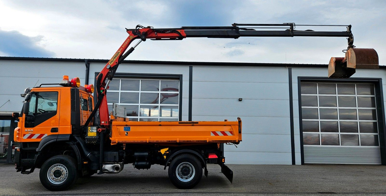 Iveco Trakker 190T33 4x4 Euro5 Kran Palfinger Funk - شاحنة قلاب, شاحنة كرين: صورة 2 Iveco Trakker 190T33 4x4 Euro5 Kran Palfinger Funk - شاحنة قلاب, شاحنة كرين: صورة 2